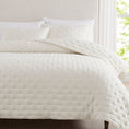 Load image into Gallery viewer, Puffy Dot Quilt