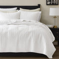 Load image into Gallery viewer, 100% Cotton Cloud Ladder Quilt
