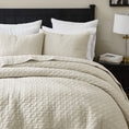 Load image into Gallery viewer, 100% Cotton Cloud Ladder Quilt
