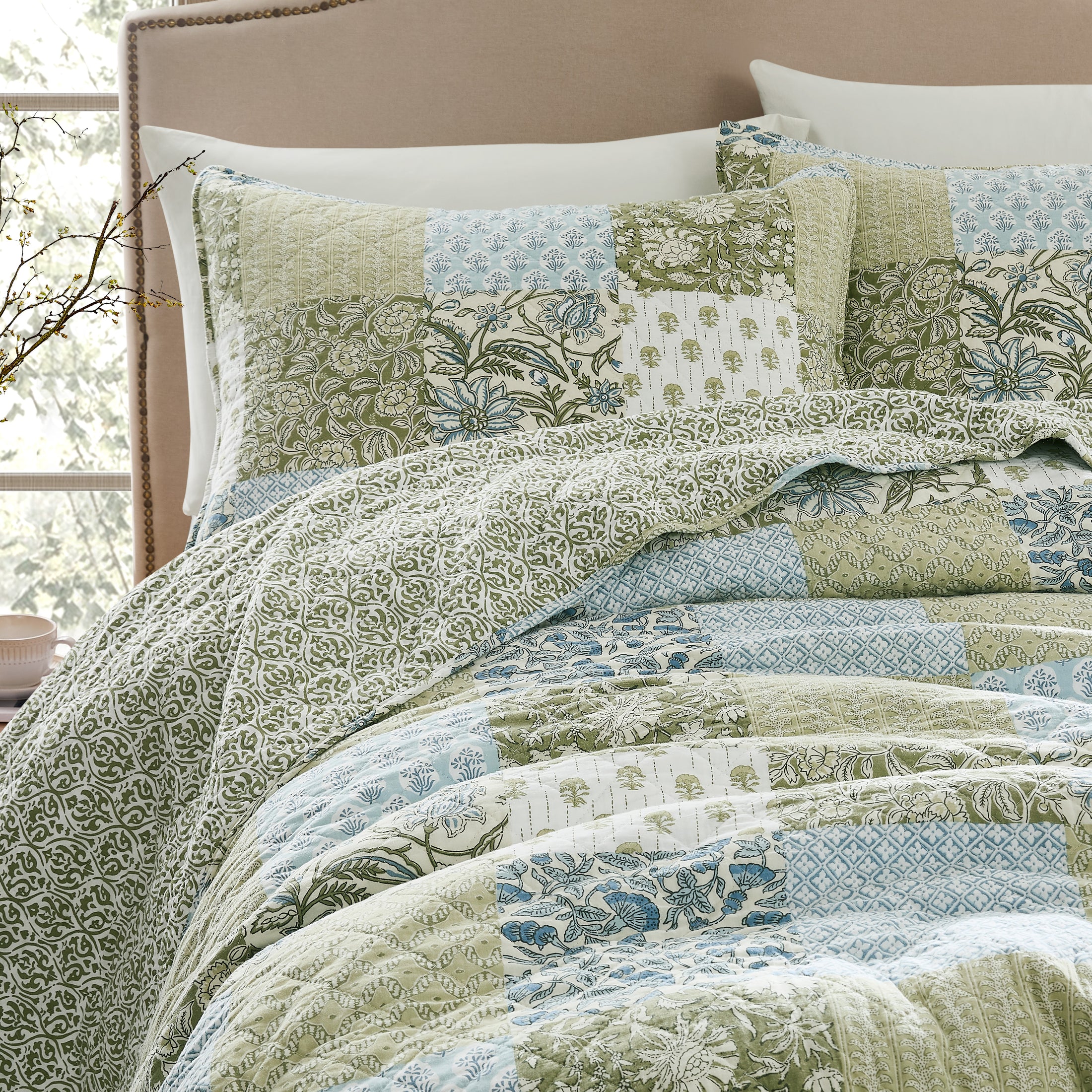 100% Cotton Vintage Farmhouse Floral Quilt Set