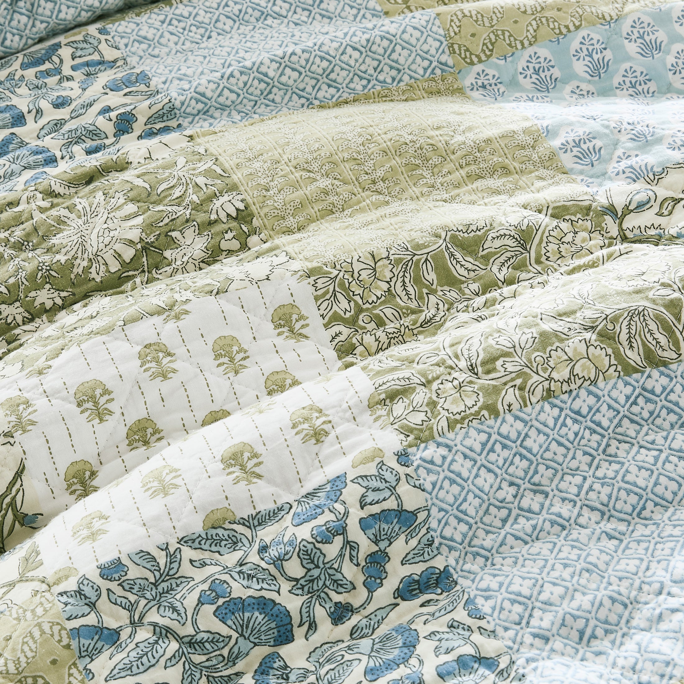 100% Cotton Vintage Farmhouse Floral Quilt Set