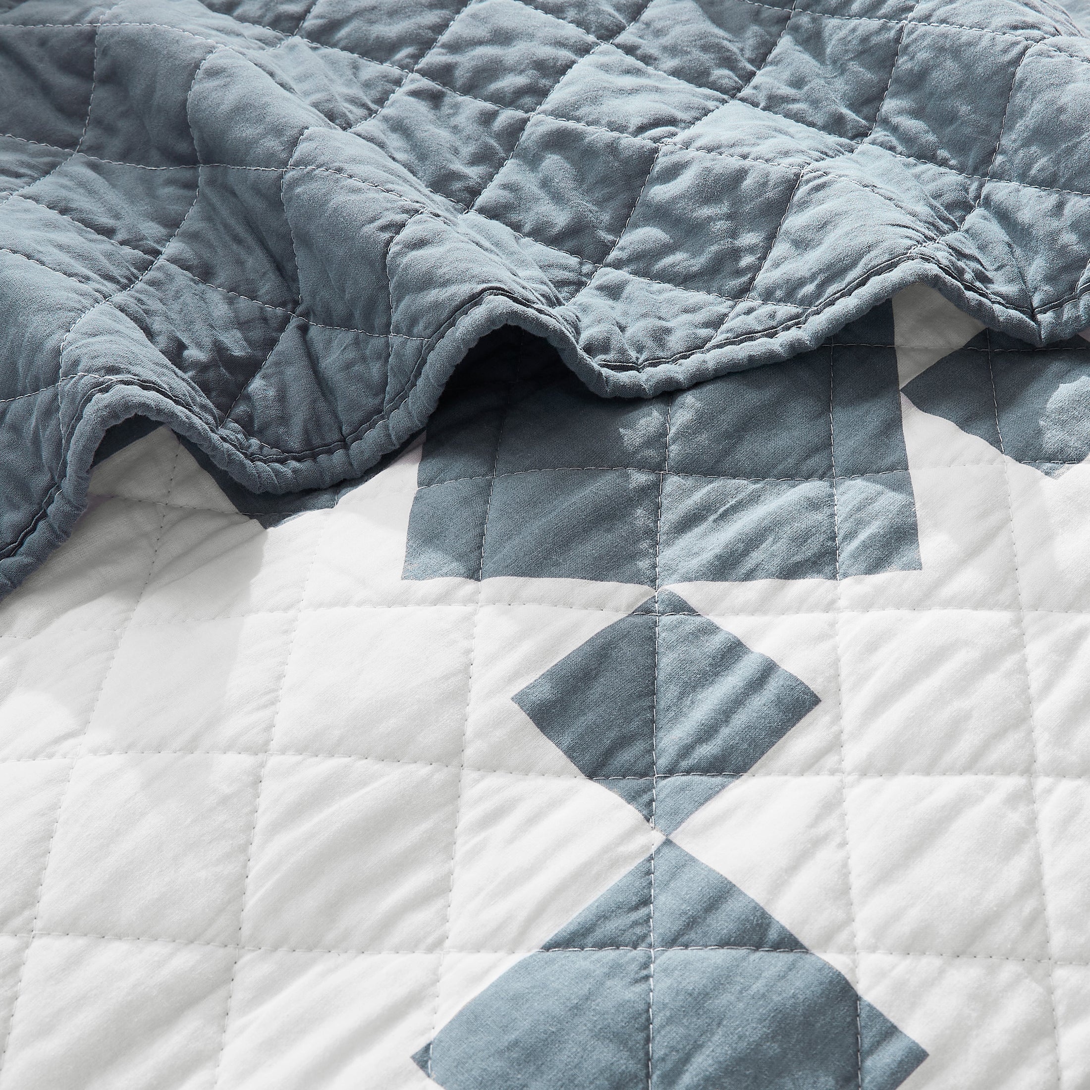 100% Cotton Vintage Farmhouse Block Print Quilt (Red/Blue)