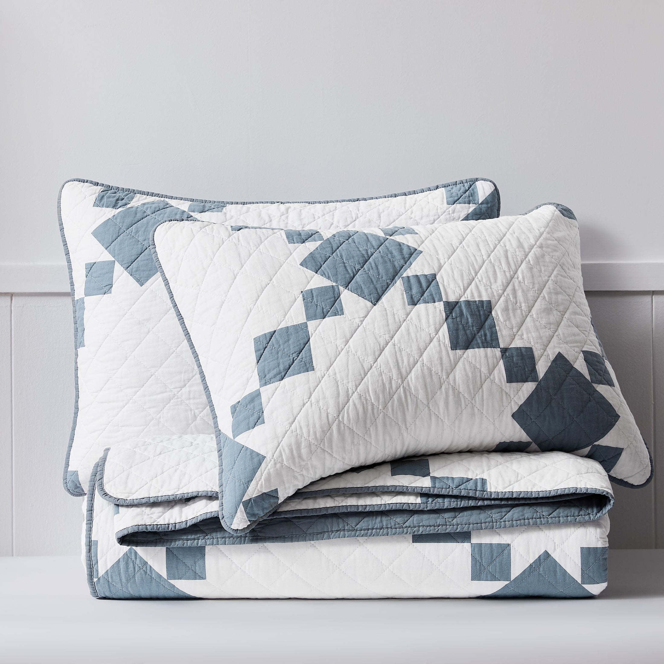100% Cotton Vintage Farmhouse Block Print Quilt (Red/Blue)