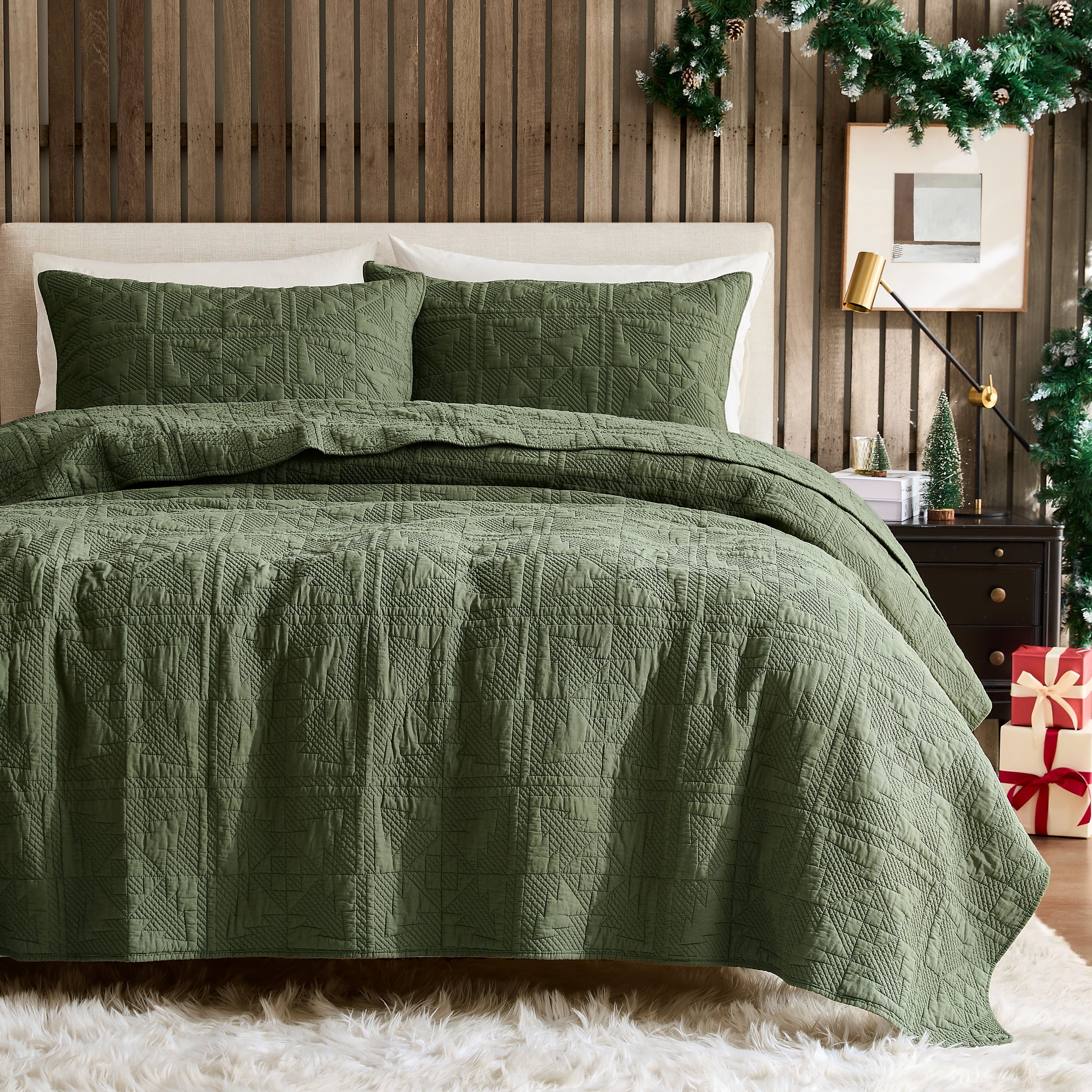 Christmas Cotton Quilt – Reversible Holiday Bedding