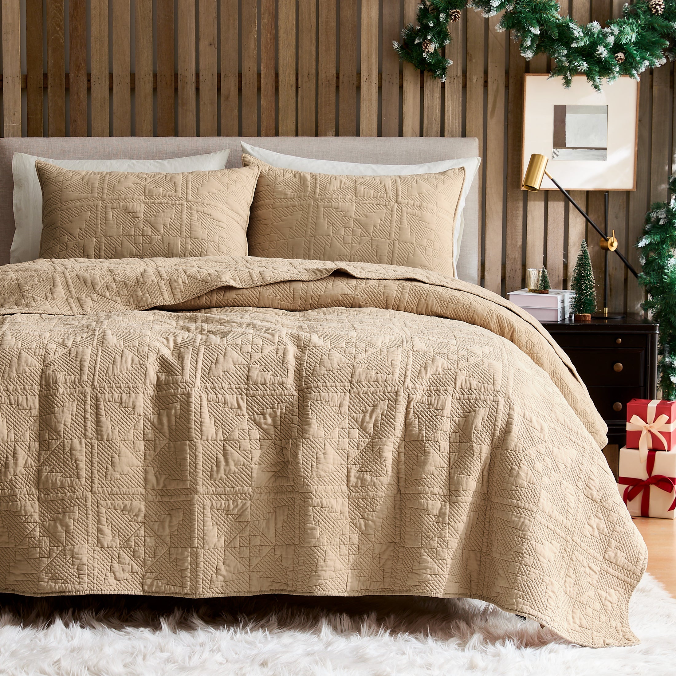 Christmas Cotton Quilt – Reversible Holiday Bedding