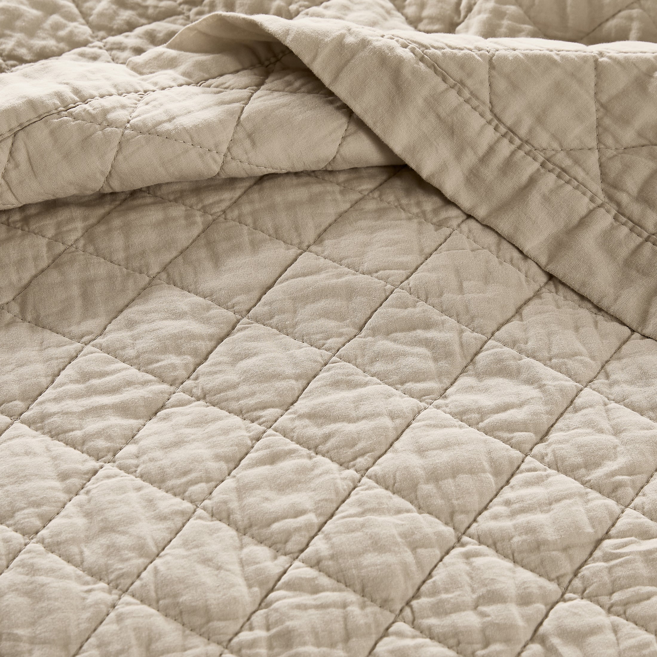100% Cotton Ruffled Quilt Set with Diamond Pattern