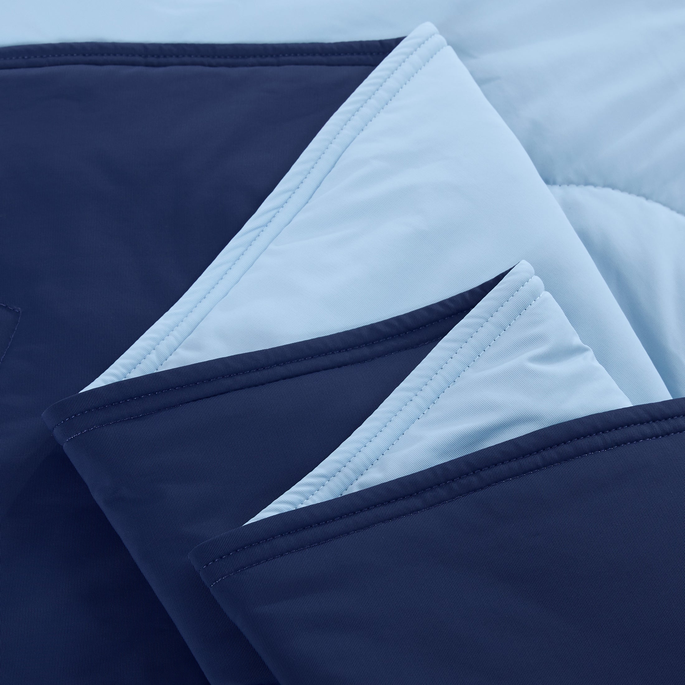Reversible Lightweight Cooling Comforter