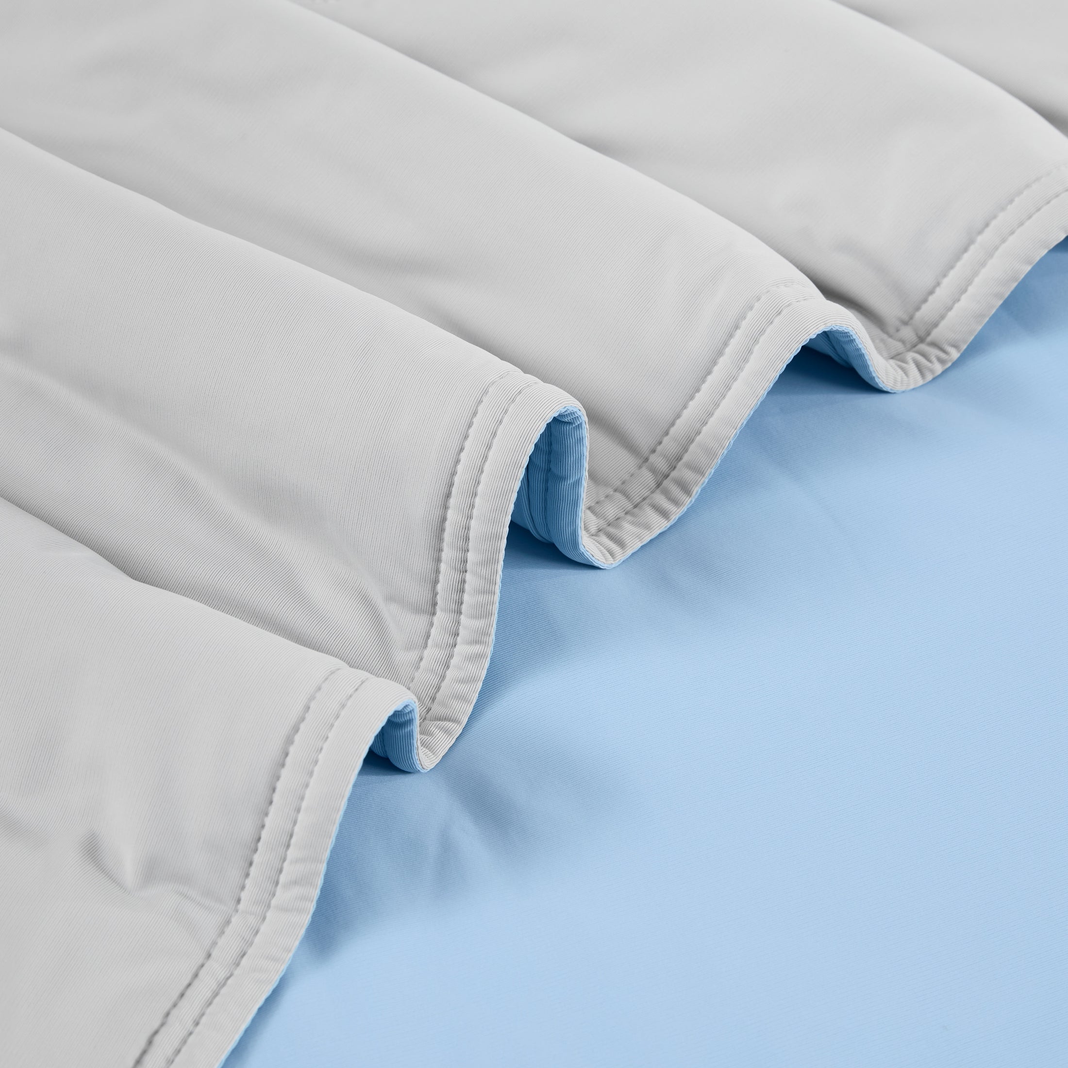 Reversible Lightweight Cooling Comforter