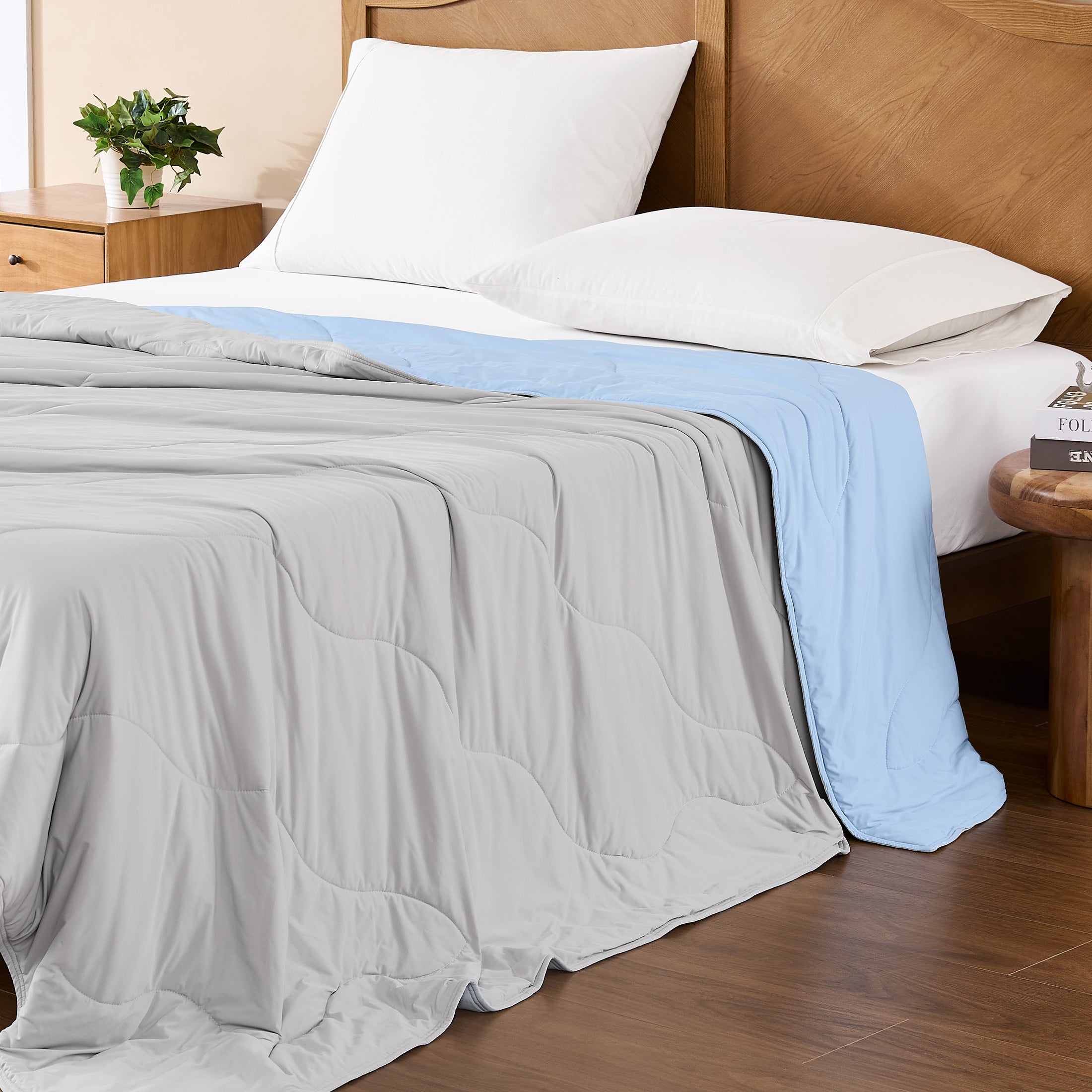 Reversible Lightweight Cooling Comforter