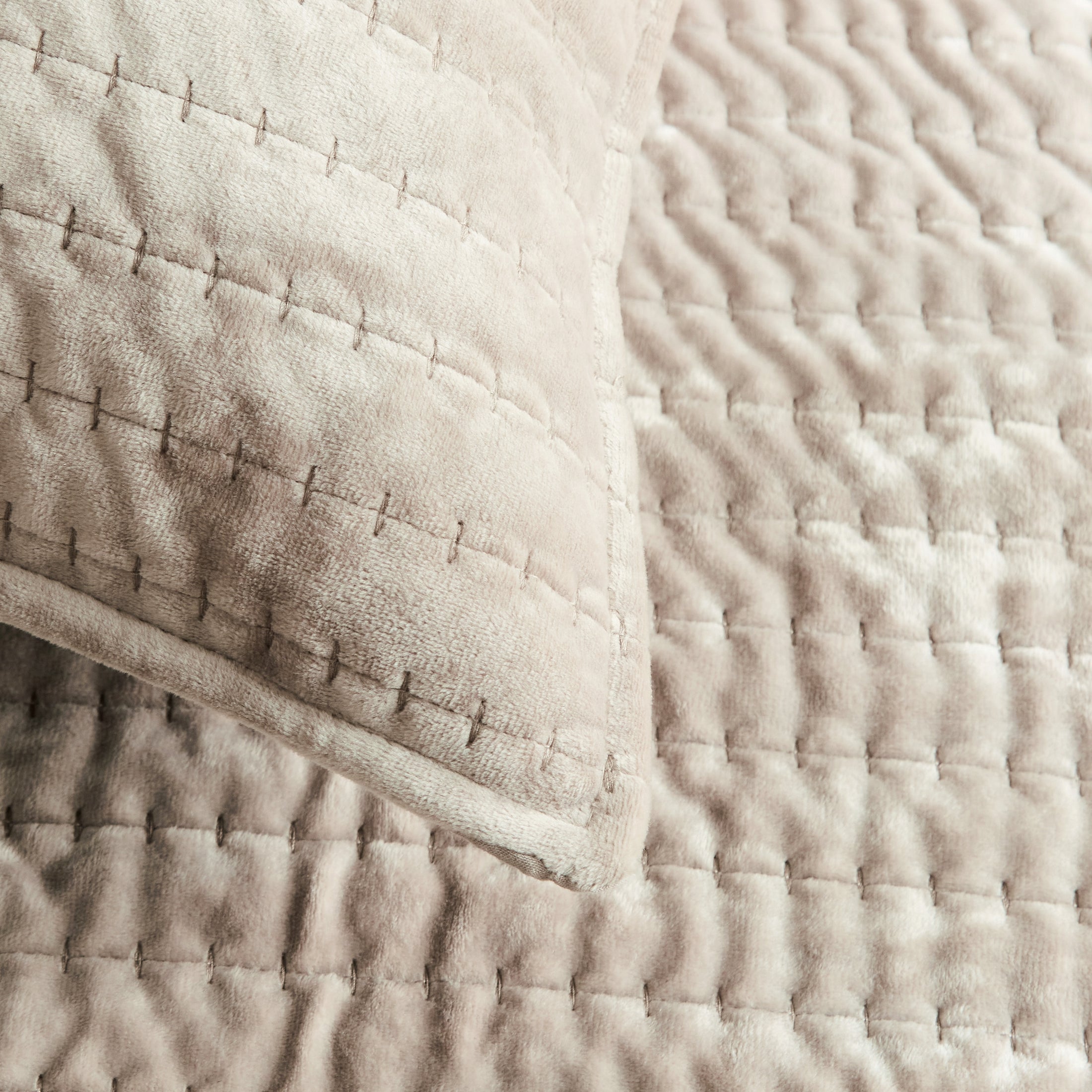 Kingston Velvet Quilt Set