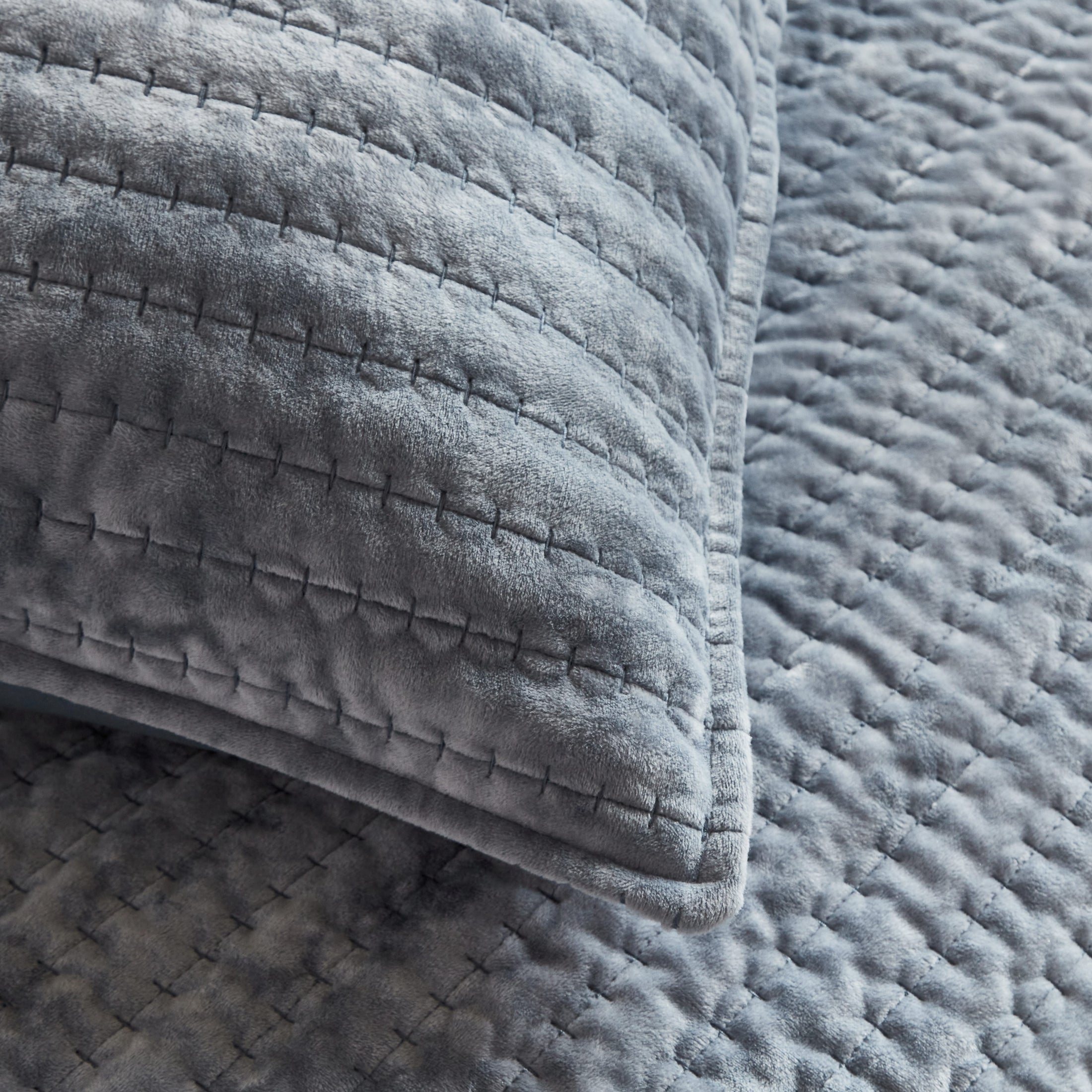 Kingston Velvet Quilt Set