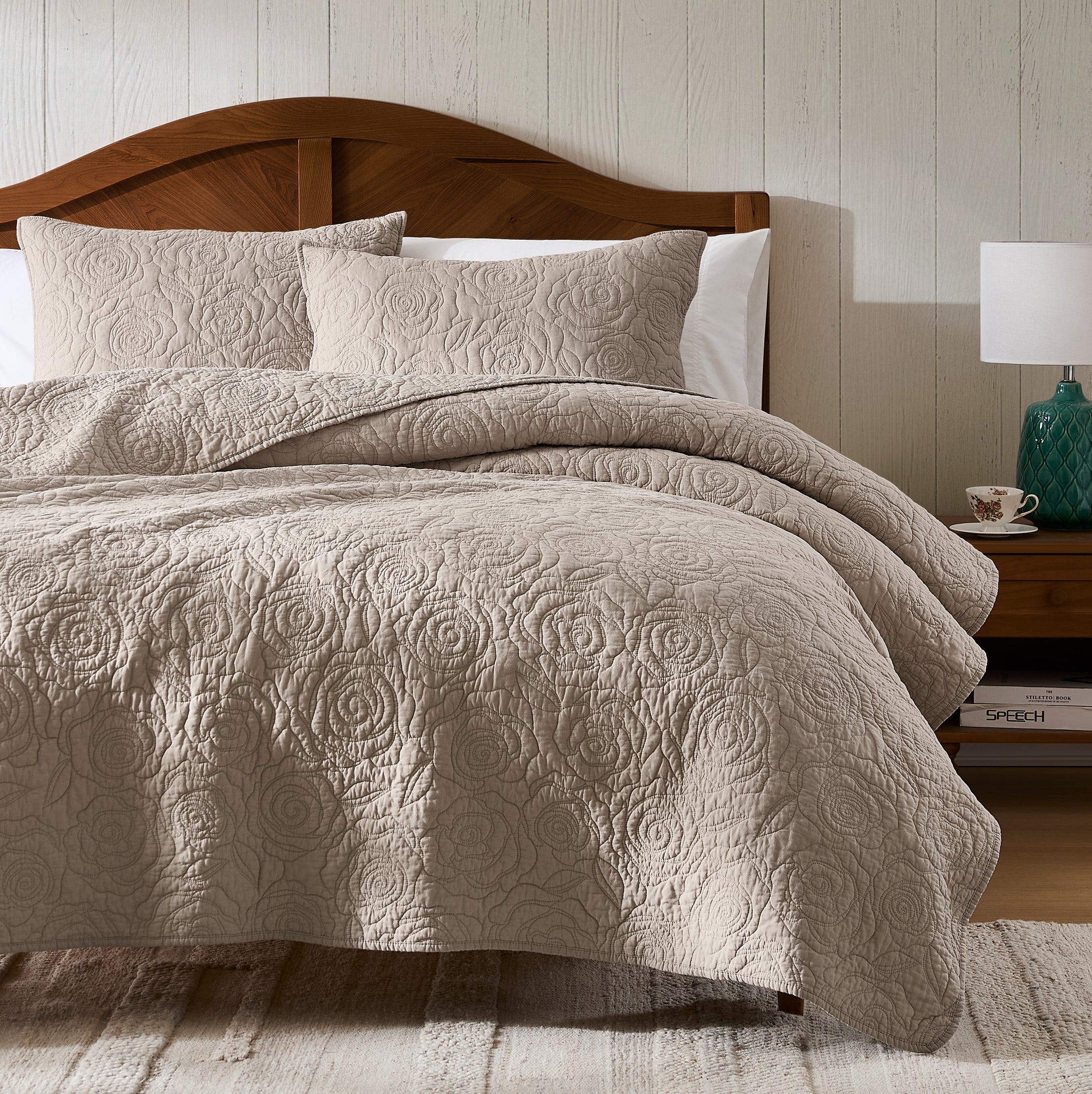 100% Cotton Rosette Pattern Farmhouse Quilt Set