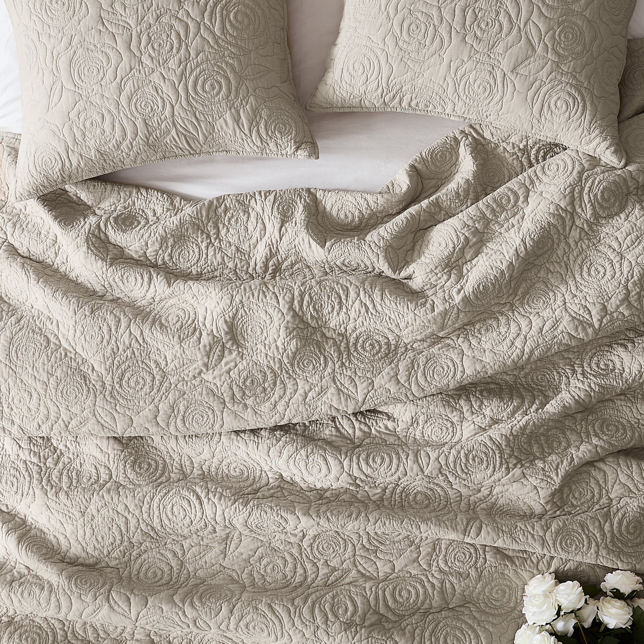 100% Cotton Rosette Pattern Farmhouse Quilt Set