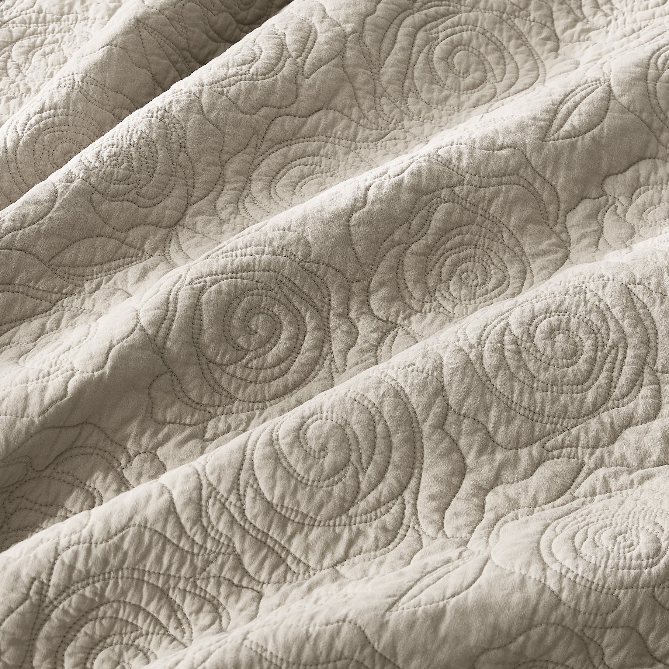 100% Cotton Rosette Pattern Farmhouse Quilt Set