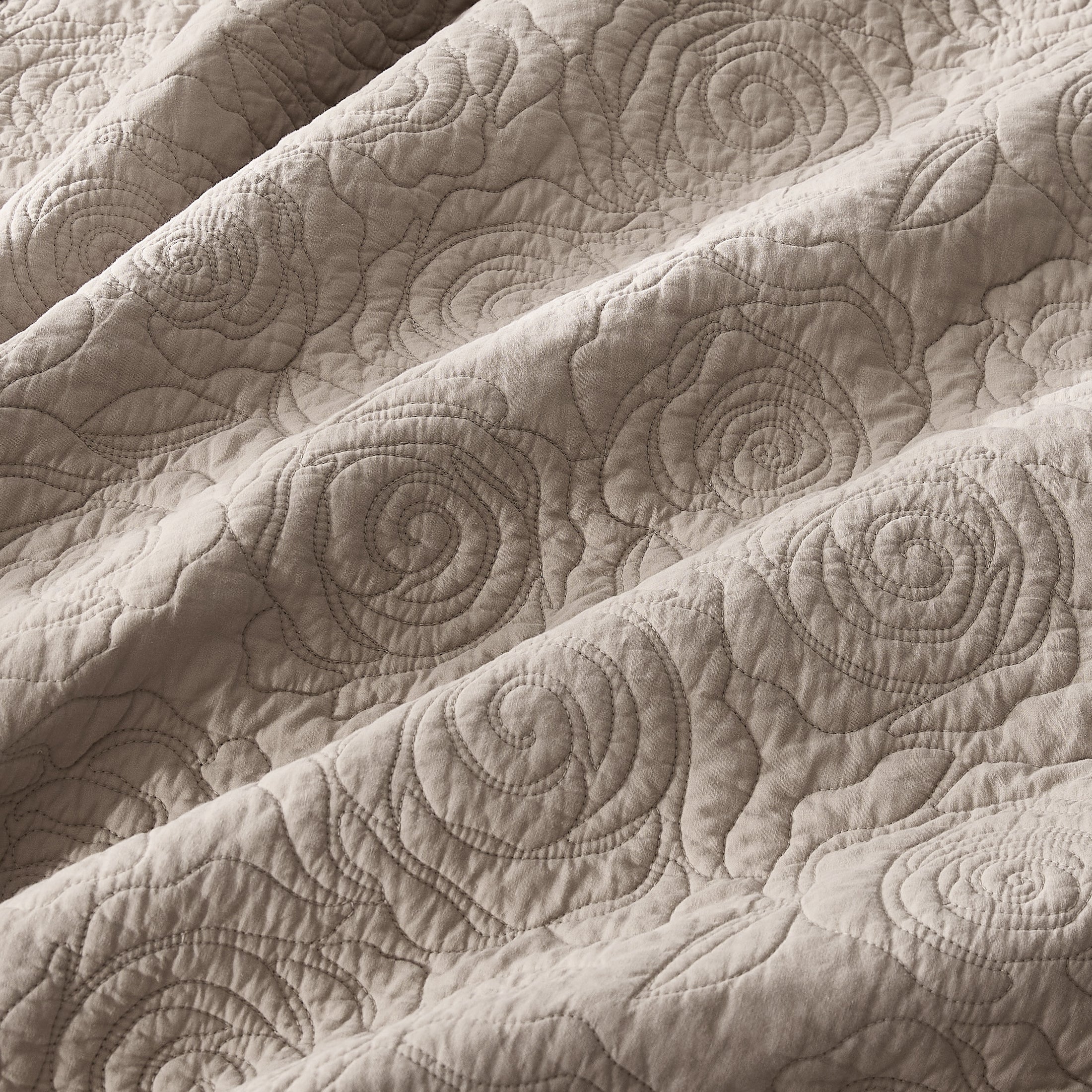 100% Cotton Rosette Pattern Farmhouse Quilt Set