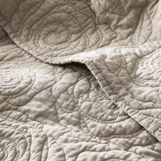 100% Cotton Rosette Pattern Farmhouse Quilt Set