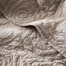100% Cotton Rosette Pattern Farmhouse Quilt Set