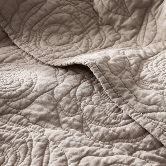 100% Cotton Rosette Pattern Farmhouse Quilt Set