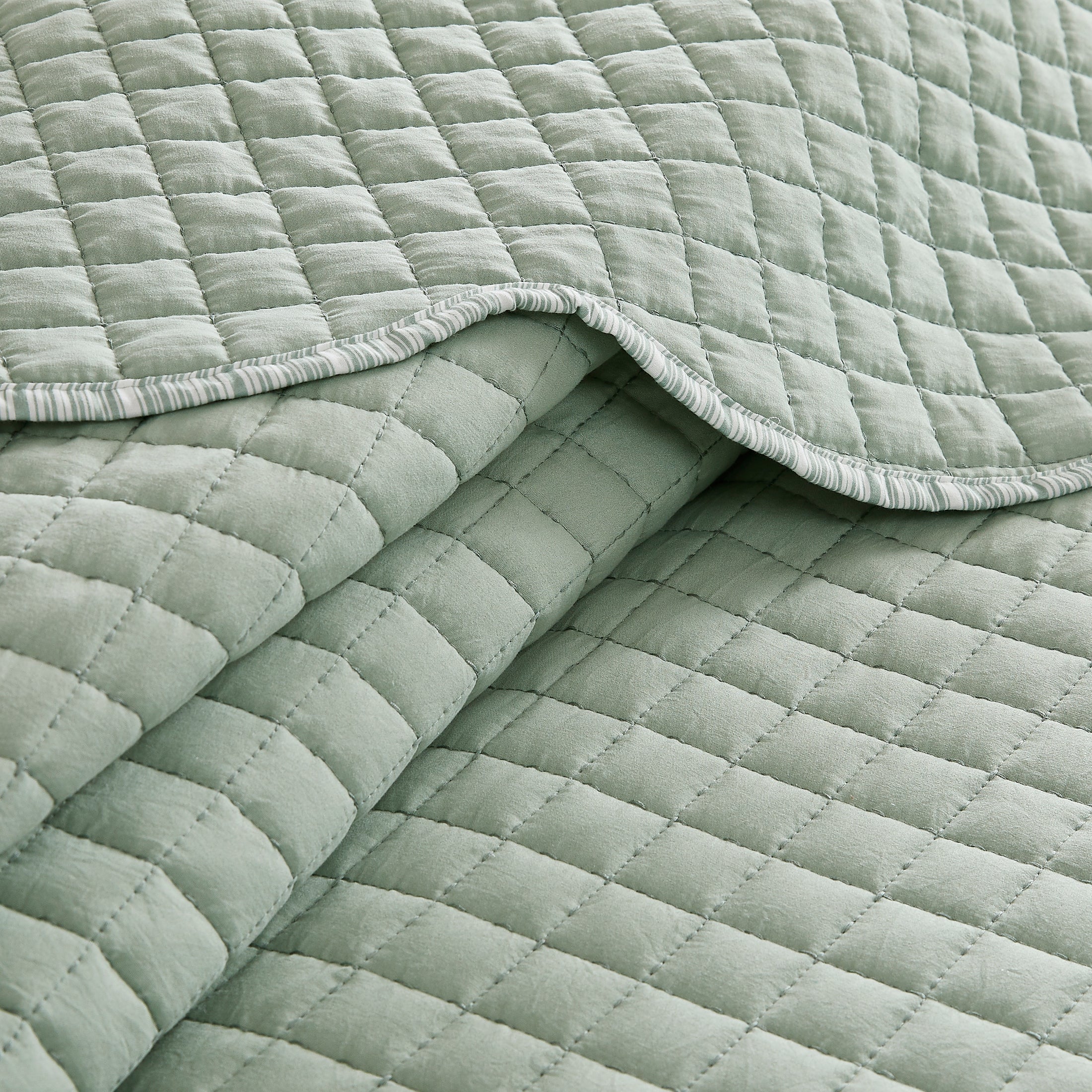 Scalloped Coastal Quilt