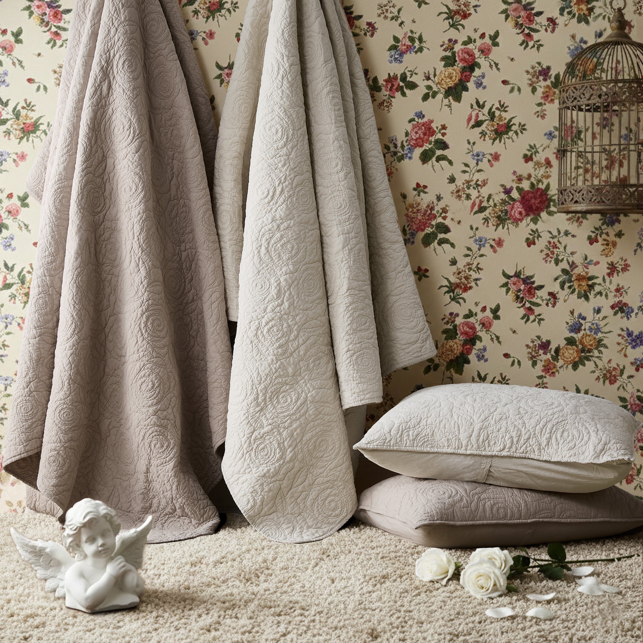 100% Cotton Rosette Pattern Farmhouse Quilt Set