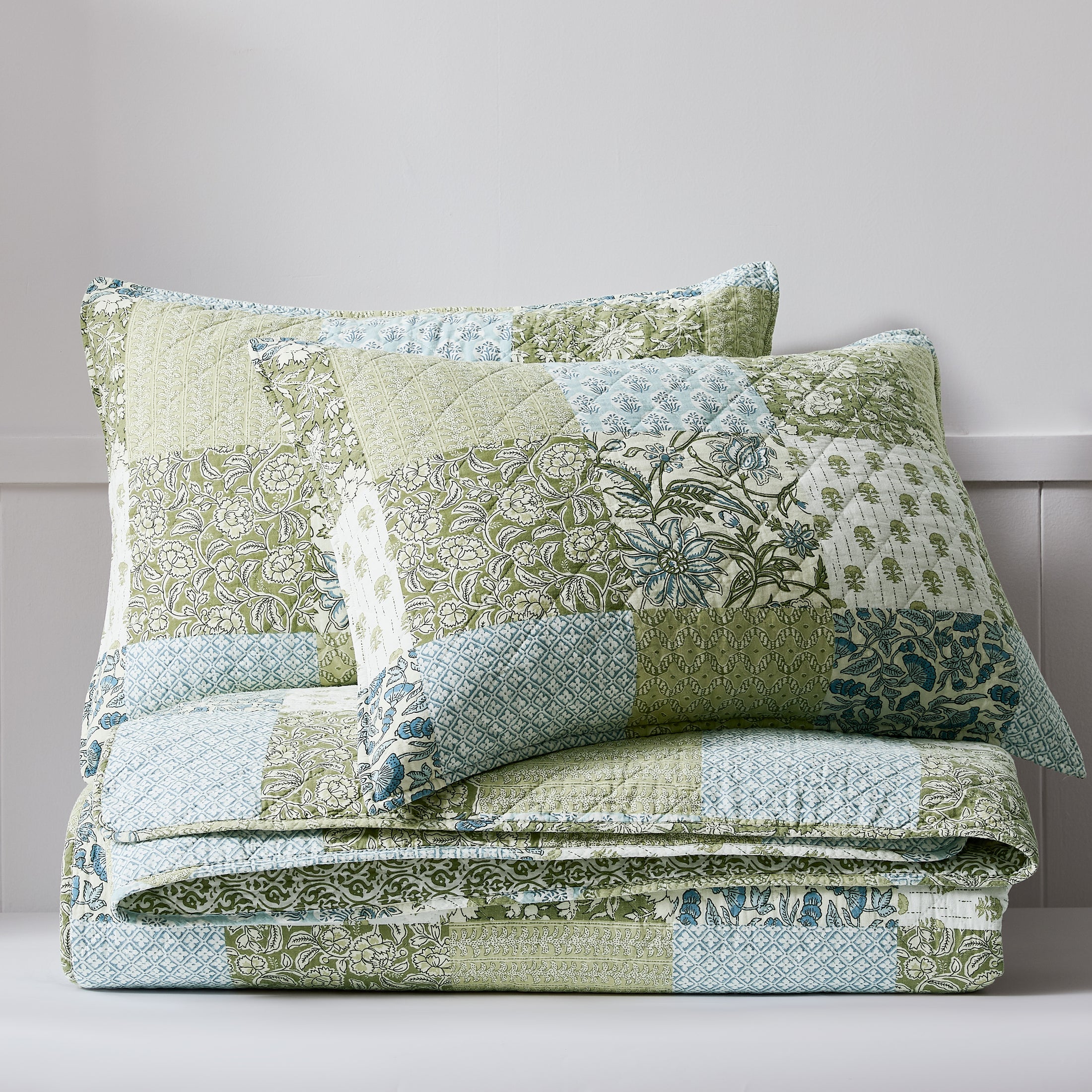 100% Cotton Vintage Farmhouse Floral Quilt Set